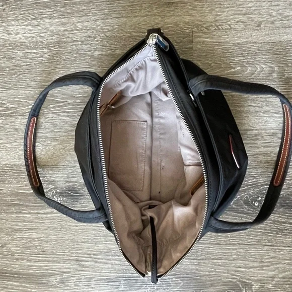 Longchamp Black Tote Bag with Structured Design and Top Handles - Picture 5 of 7